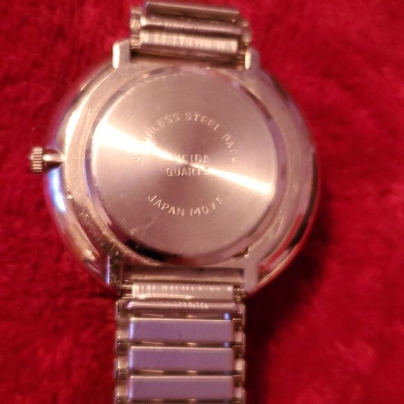 Ladies Lucida Floating Diamonds Silvertone Watch Expandable Band Crystal Bezel‎ - Picture 5 of 7